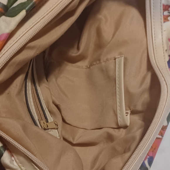 4/$80 Large Green Tote Bag With Removable Floral Insert - Picture 10 of 11